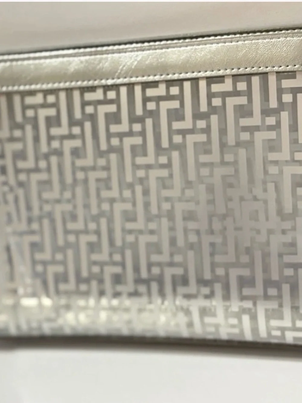 Trinny London Chepstow Makeup Bag Silver Clear Cosmetic Travel Case NWOT - Picture 4 of 4